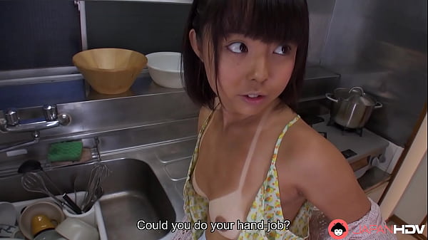 Istri Rumah Tangga Jepang Kecokelatan Tomoyo Isumi Beraksi Tanpa Sensor Dengan Aksi Oral Yang Menggoda.