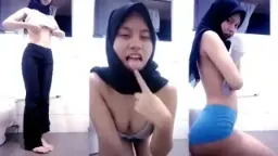 Gadis Berjilbab Mulus Menggoda Dan Bergairah