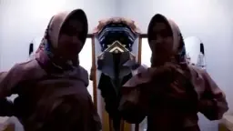 Guru Berjilbab Pamer Dan Remas-remas Toket.