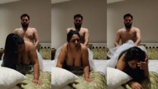 Memek Montok Ibu-ibu Desi Digebukin Ala Doggy Style Bikin Makin Basah.