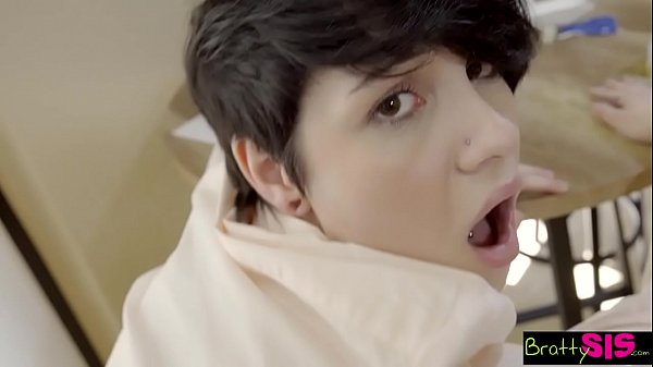 Bratty – Aku Ngentot Adik Tiriku Di Kasur Orang Tua