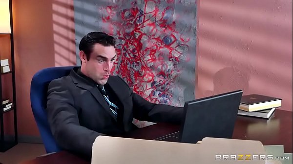 Ngentot Di Kantor, Ava Riley Pamer Tete Gede Sambil Kerja