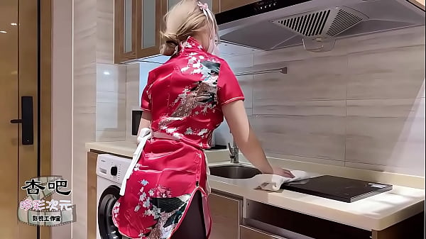 中华娘cos太骚了，直接让我硬到想干一炮