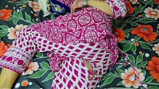 Ibu Tiri Celananya Sobek, Si Anak Tiri Langsung Ngewe Memeknya Sampai Pantatnya Kencang.