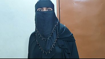 Bikin Video Bokep Istri Cantik Berhijab Milik Master India Digilir Gila Di Rumah.