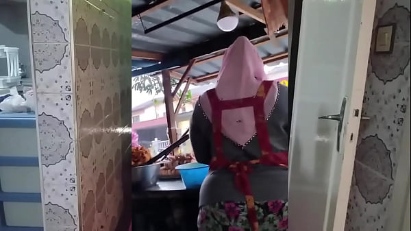 Perempuan Muslim Indonesia Berisi Yang Menggoda