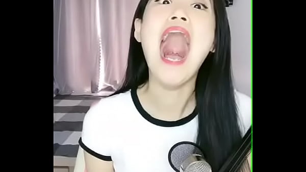 Cewek Cina Nganga Mulut, Pengen Dimasukin Sesuatu