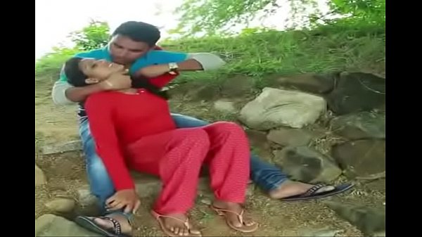 Desi Ciuman Panas Dan Remasan Payudara Yang Menggairahkan