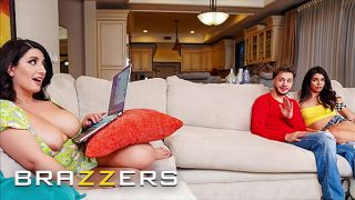 Sarah Arab Genit Godain Pacar Temen Sekamar Sampai Ngewe Panas Di Belakangnya – Brazzers