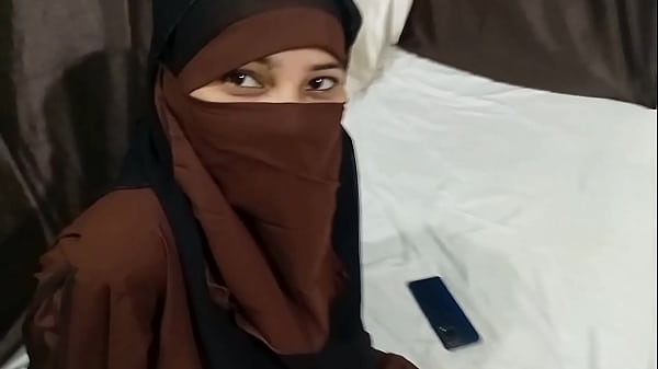 Seksi Abis, Kakak Muslim Berhijab Diangkat Di Ranjang, Ngegas Minta Digenjot Sama Adik Tiri.