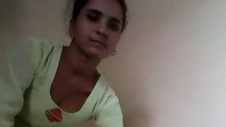 Bihari Boudi Telanjang Bulat Sambil Mainin Memek Sendiri Sampe Basah.