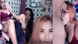 Moza Suruh Bestienya Jilat Belek Memeknya Sampai Basah Kuyup.