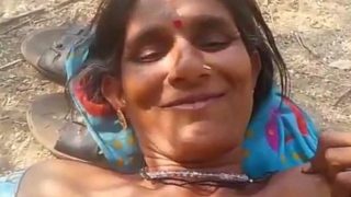 Video Desa Primitif: Cewek Liar Digebukin Di Hutan