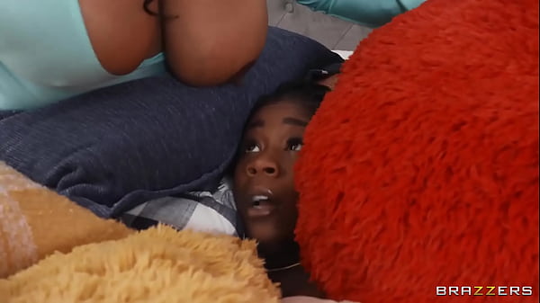 Ngebut Banting Bantal, Si Humpette Haus Threesome / Brazzers / Download Full Di Https://zzfull.com/haz