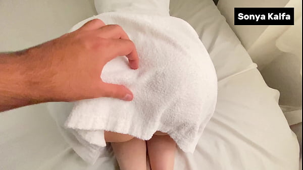 Ibu Tiri Seksi Digenjot Abis Habis Renang