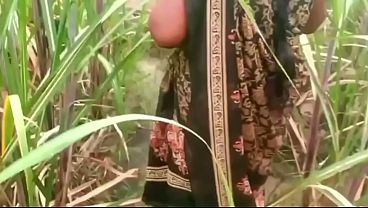 Ibu Dan Anak Tiri Main Seru Di Luar Rumah Kampung, Bikin Basah Kuyup.
