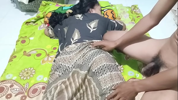 Ngentot Bu Ratna, Istri Seksi Yang Kelaparan Kontol.