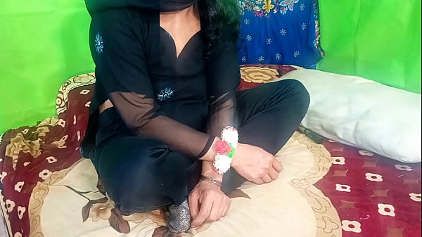 Baju Hitam Ngangkang, Bhabhi Muslim Desi Digebukin Kontol Dever India Gaya Doggy Anal Brutal, Ngentot Sampe Meraung.