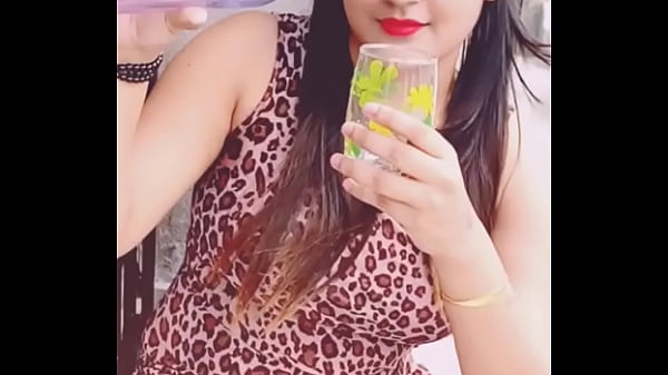 Cewek India Lagi Buka Pose, Siap Digoyang