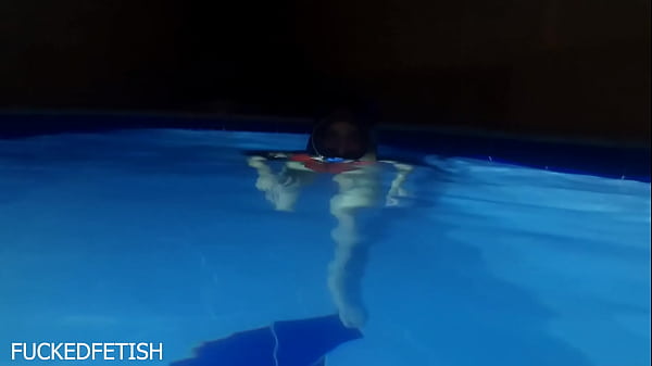 Helen Star Pake Baju Renang Seksi, Masker Malam Nyetir Di Kolam, Bikin Crot.
