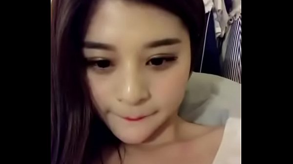 Cewek Cina Colmek Sambil Ngintip Kamera, Bikin Makin Tegang