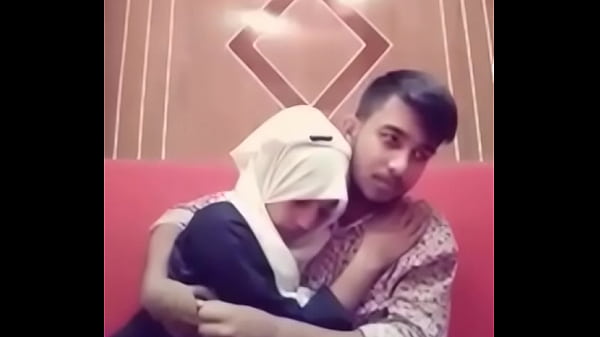 Desi Cewek Dan Cowok Lagi Ciuman Panas Di Hotel, Bikin Makin Pengen.