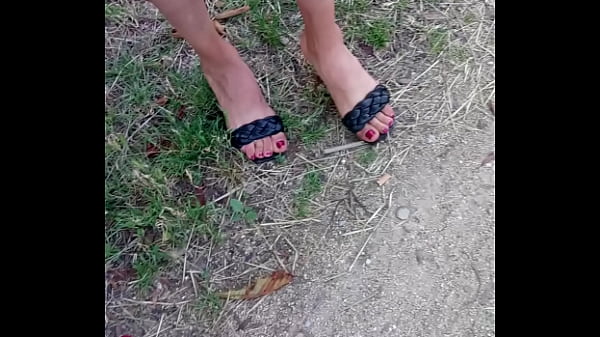 Ibu-ibu Arab Pelacur Dengan Jari Kaki Seksi Dan Sepatu Hak Tinggi Yang Bikin Makin Erotis