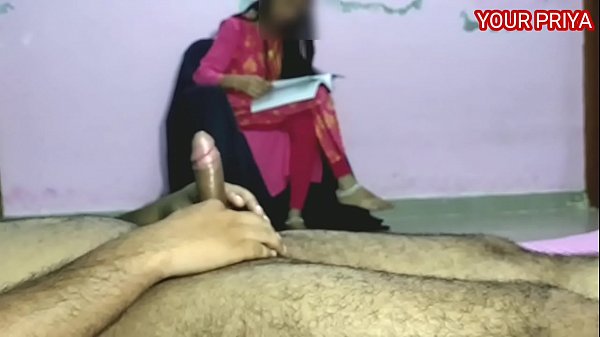 प्रिया को मनाकर जोर से गांड मारी, हिंदी आवाज में चीखती रही।