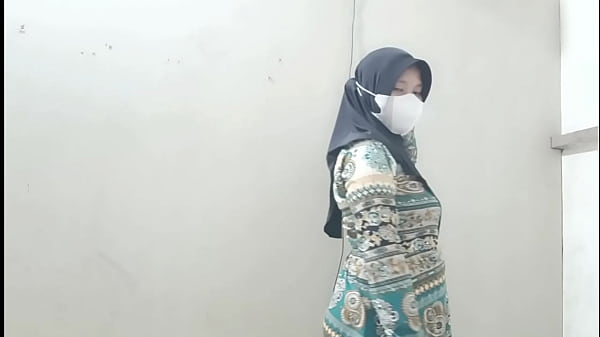 Ngentot Bininya Tetangga Pas Suaminya Berangkat Nyari Duit, Enak Banget Rasanya.