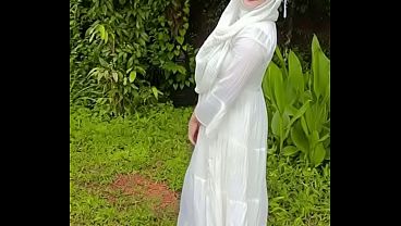 Memamerkan Pantat Hijabi Aku Di Luar Ruangan