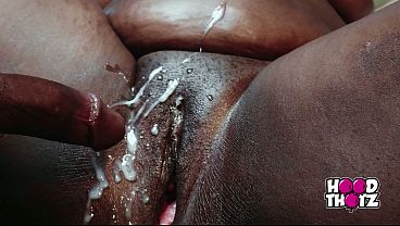Dua Kontol Besar Ngegiles Pantat Tebal Gemuk Ibu Tiri Afrika Mereka.