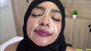 Muslimah Berjilbab Abg Digebukin Keras Sampe Crot Di Dalem.