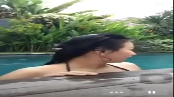Ngentot Di Kolam Renang Pas Live, Basah Kuyup Sambil Meraung