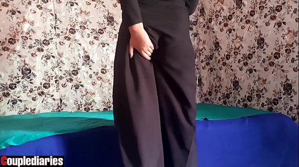 Ibu Rumah Tangga Berhijab Arab Lagi Horny Banget, Langsung Telepon Selingkuhannya Buat Main-main.