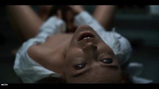 Alien Parasit Pengendali Pikiran Lagi Ngegoblokin Cewek-cewek Seksi.