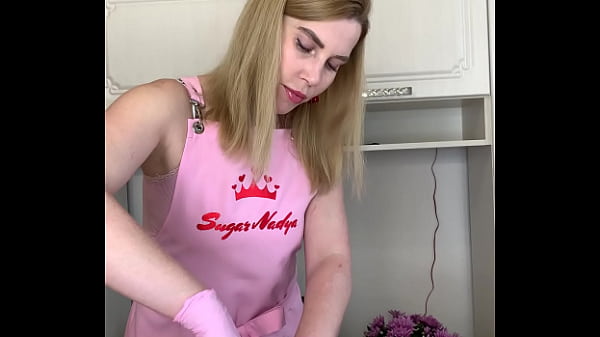Wanita Rusia Seksi Lagi Wax Kontol Bulu Tebel