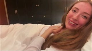 Tidur Satu Ranjang Dengan Mbak Tiri Rambut Merah – Lola Grant – Terapi Keluarga – Alex Adams