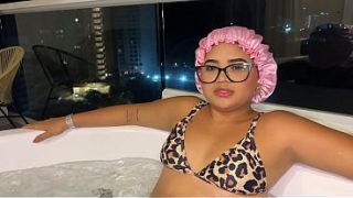 Madrastra Jalang Mandi Telanjang Bareng Anak Tiri Di Jacuzzi, Sambil Ngajakin Ngentot Gegara Bokap Lagi Pergi.
