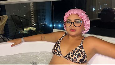 Madrastra Jalang Mandi Telanjang Bareng Anak Tiri Di Jacuzzi, Sambil Ngajakin Ngentot Gegara Bokap Lagi Pergi.
