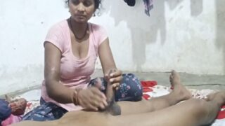 Bhabhi Minyak-in Kontol Adik Ipar Di Video Desi, Crot Di Dalem.