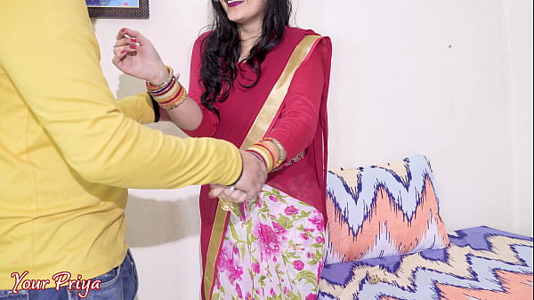 Desi Bhabhi Dikh Rahi Hai, Mulayam Gand Marva Rahi Hai, Pehle Deep Blowjob Phir Kutti Ki Tarah Chudai.