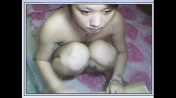 Gadis Mungil Cina Melebarkan Kakinya Di Depan Kamera