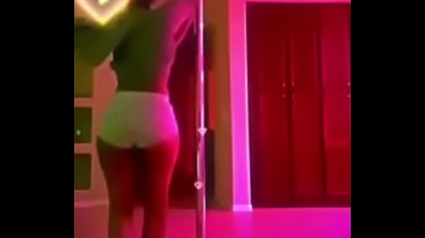 Desi Goyang Tiang, Bikin Makin Panas