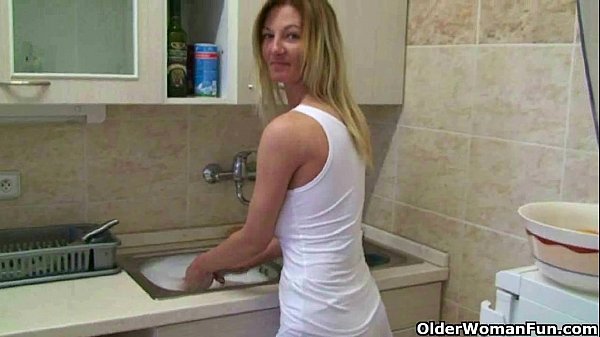 Ibu Buat Video Coli Di Rumah, Bikin Makin Greget.