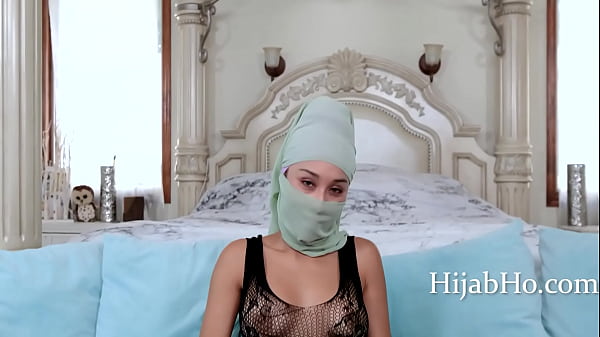 Ibu Tiri Berhijab Bikin Tenang – Cali Lee, Nikmat Banget