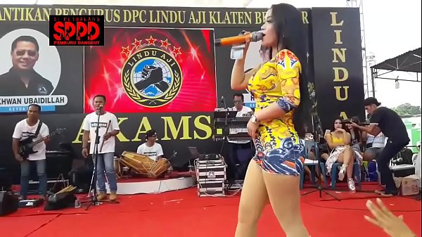 Tarian Erotis Indonesia – Gerakan Liar Sintya Riske Bikin Panggung Panas