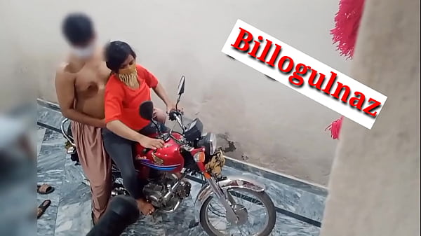 Panas Abis, Si Xxx Digojlok Temen Di Atas Motor, Suara Hindi Bikin Makin Greget