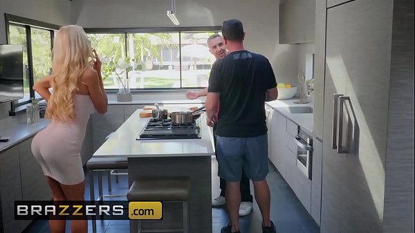 Cerita Istri Beneran – Courtney Taylor & Keiran Lee – Tangan Courtney Bantuin Ngentot Sampai Crott – Brazzers