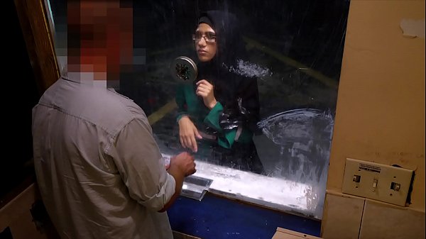 Arab Mabok Kontol – Cewek Arab Nekat Ngocok Demi Duit Di Motel Bejat