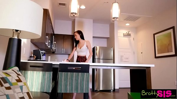 Si Step-sis Nakal, Kontol Step-bro Nyempil Masuk, Eh Doi Malah Minta Lagi Part S9:e4
